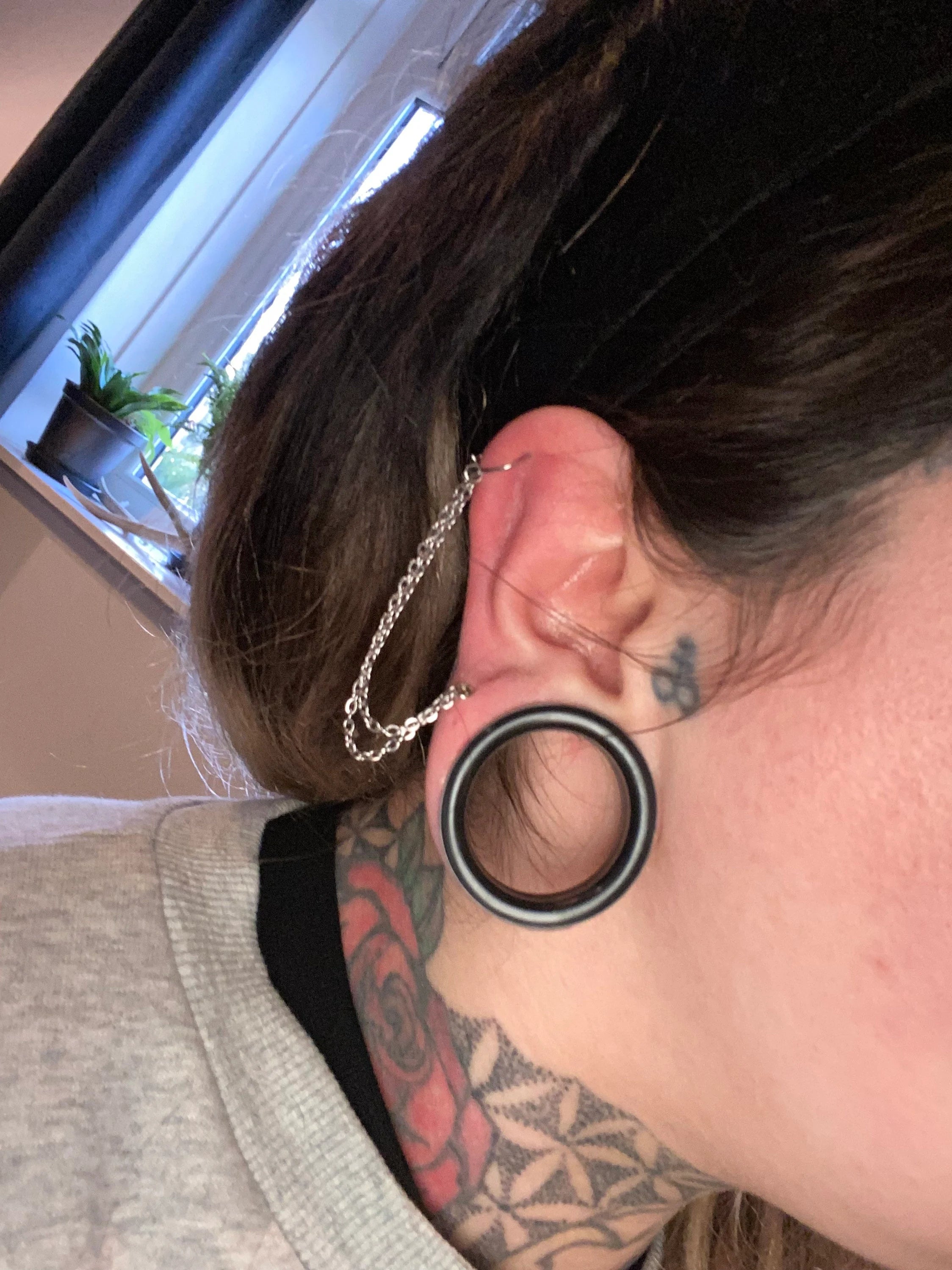 Helix to ear lobe piercing chain - Main Image